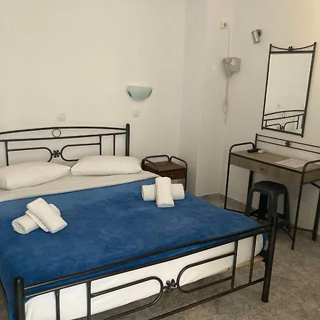 M.g. & Apts מלון