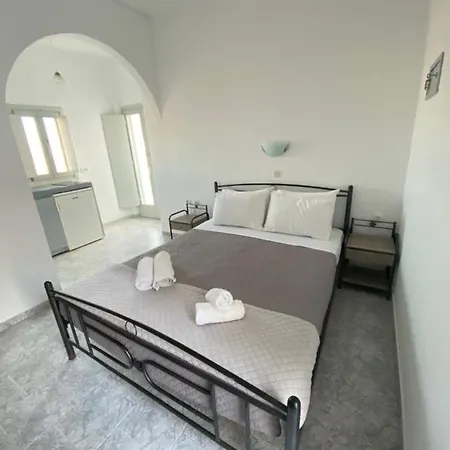 Szálloda M.g. & Apts Perísza