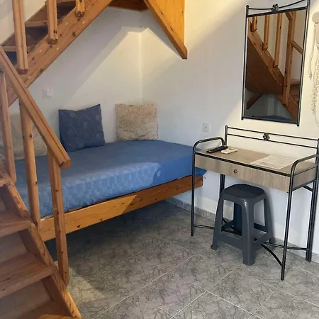 M.g. & Apts 2* Perissa (Santorini)